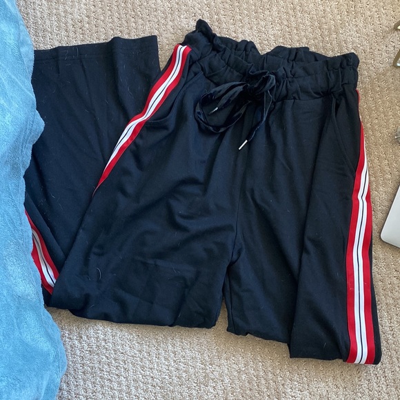 Wide Leg Joggers - Picture 3 of 5